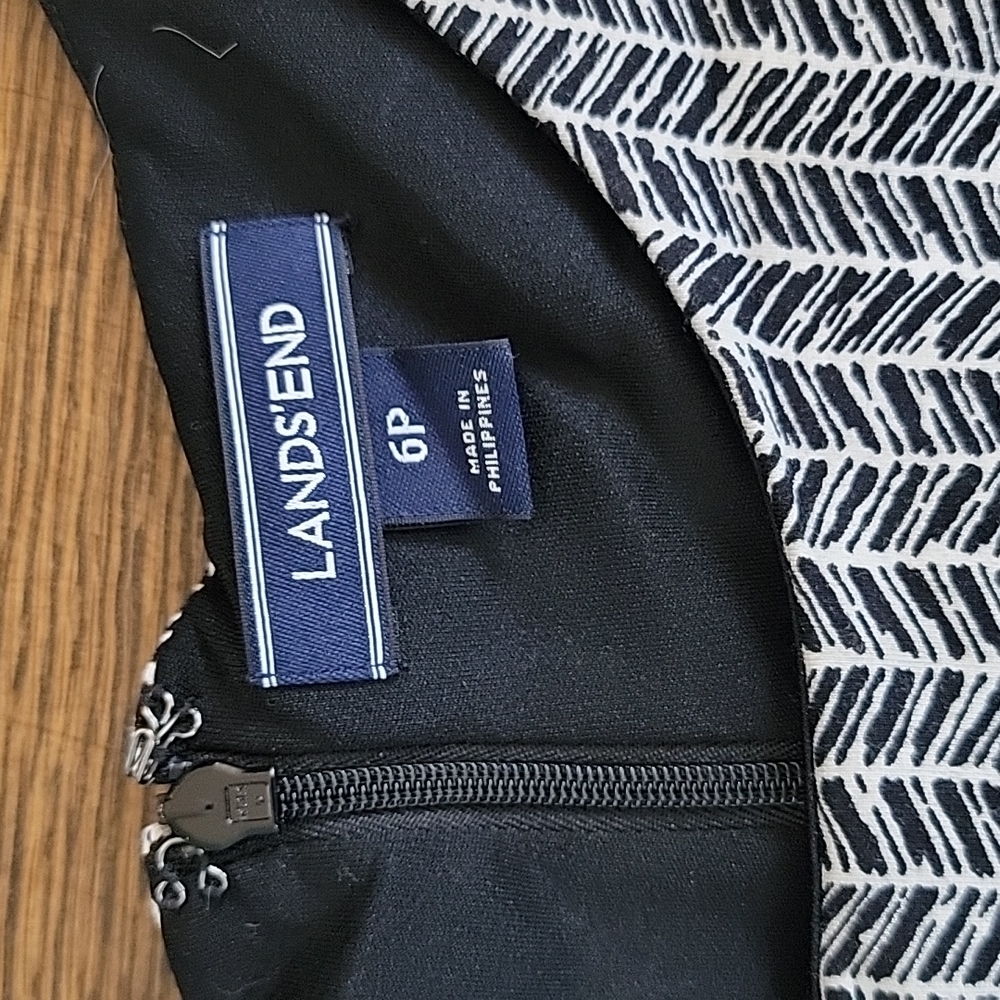 Lands End Petite Dress with pockets - Picture 2 of 3